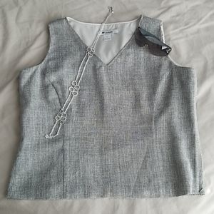 Nygard sleeveless v-neck top